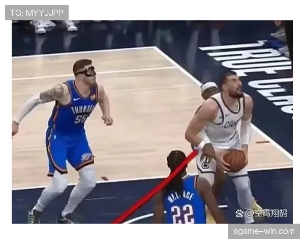 裁判为何在明显犯规下未吹罚？解析判罚争议中的规则盲区